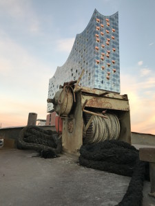 Elbphilharmonie hamburg hamburg fahrradtouren gefuehrte radtouren stadtfuehrung hamburg auskenner