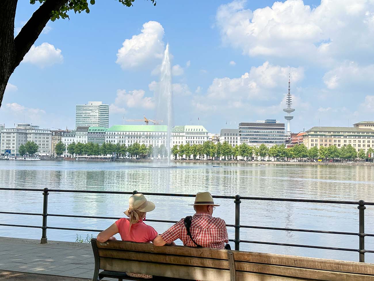 Alster, Binnenalster mit Alsterfontäne, Hamburg Stadtführung, Fahrradtour,